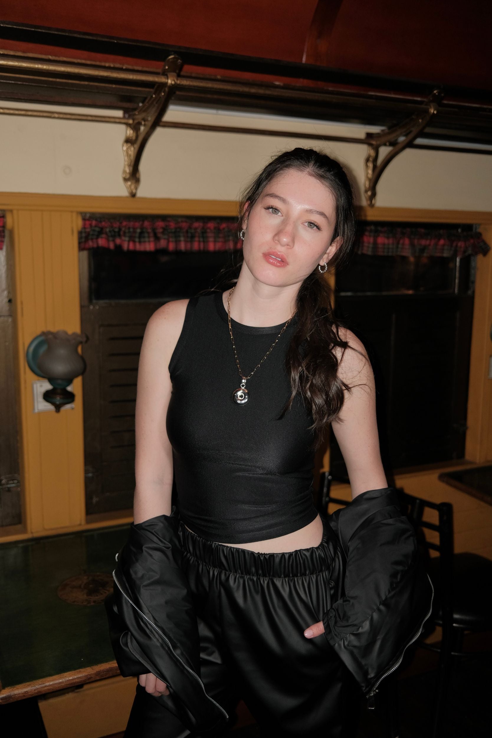 Pantalón jogger Acero tipo cuero