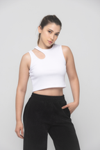 Crop top rib con detalle en hombro