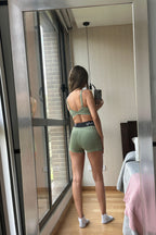 Sample short verde XS look 15