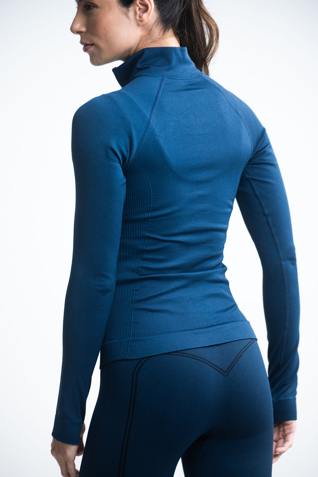 chaqueta deportiva en tela seamless color azul para mujer
