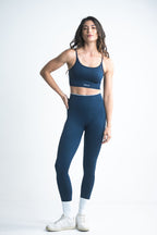 crop top deportivo sin mangas para mujer de tela seamless en color azul