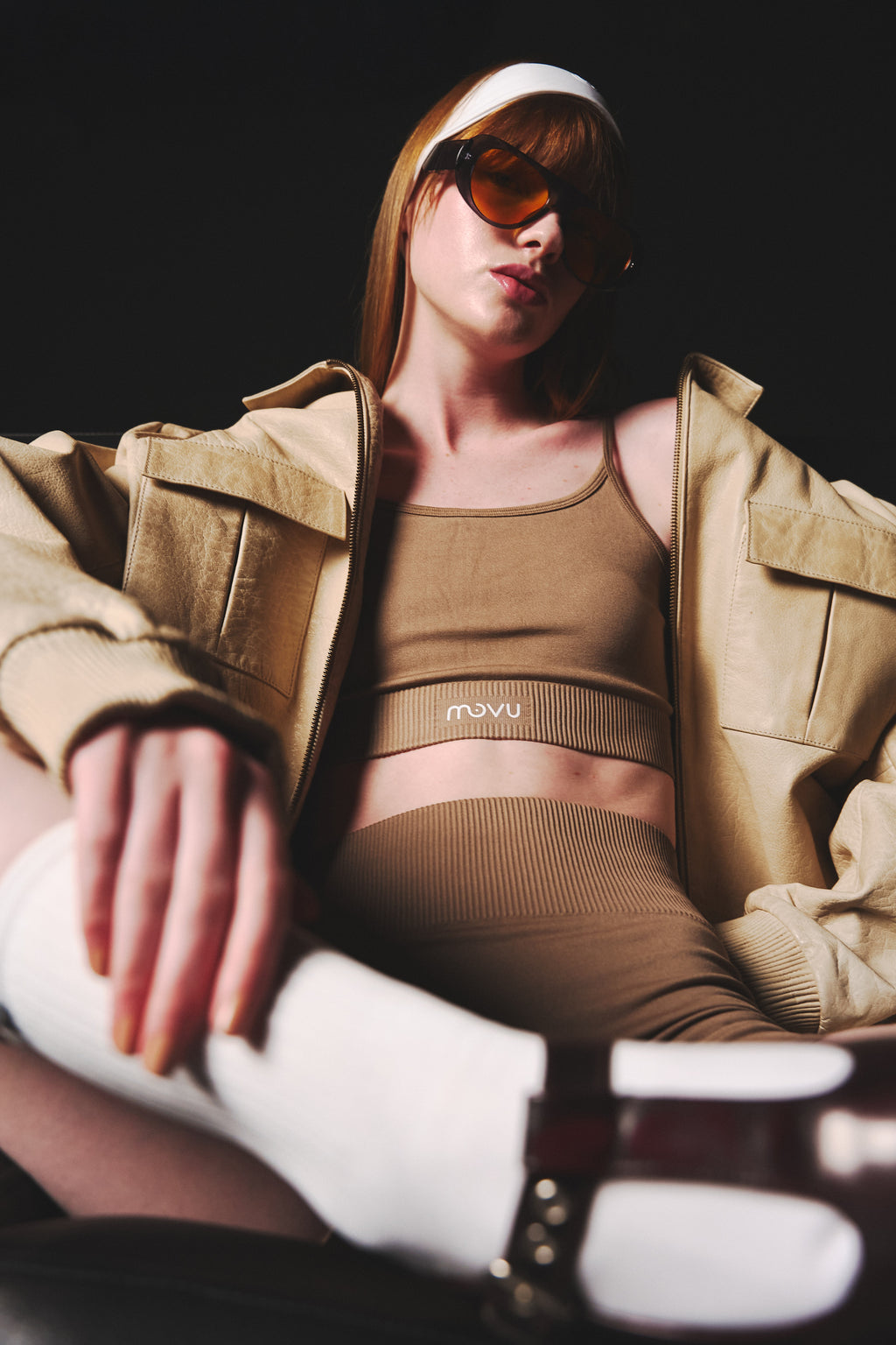 crop top deportivo para mujer en tela seamless en color beige