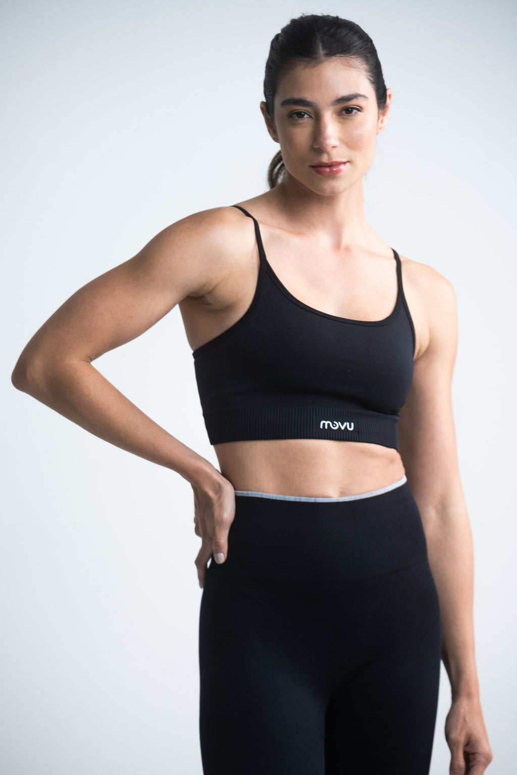 crop top deportivo sin mangas color negro para mujer