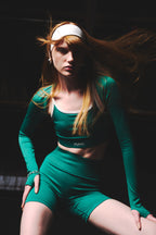 crop top deportivo sin mangas para mujer en tela seamless en color verde