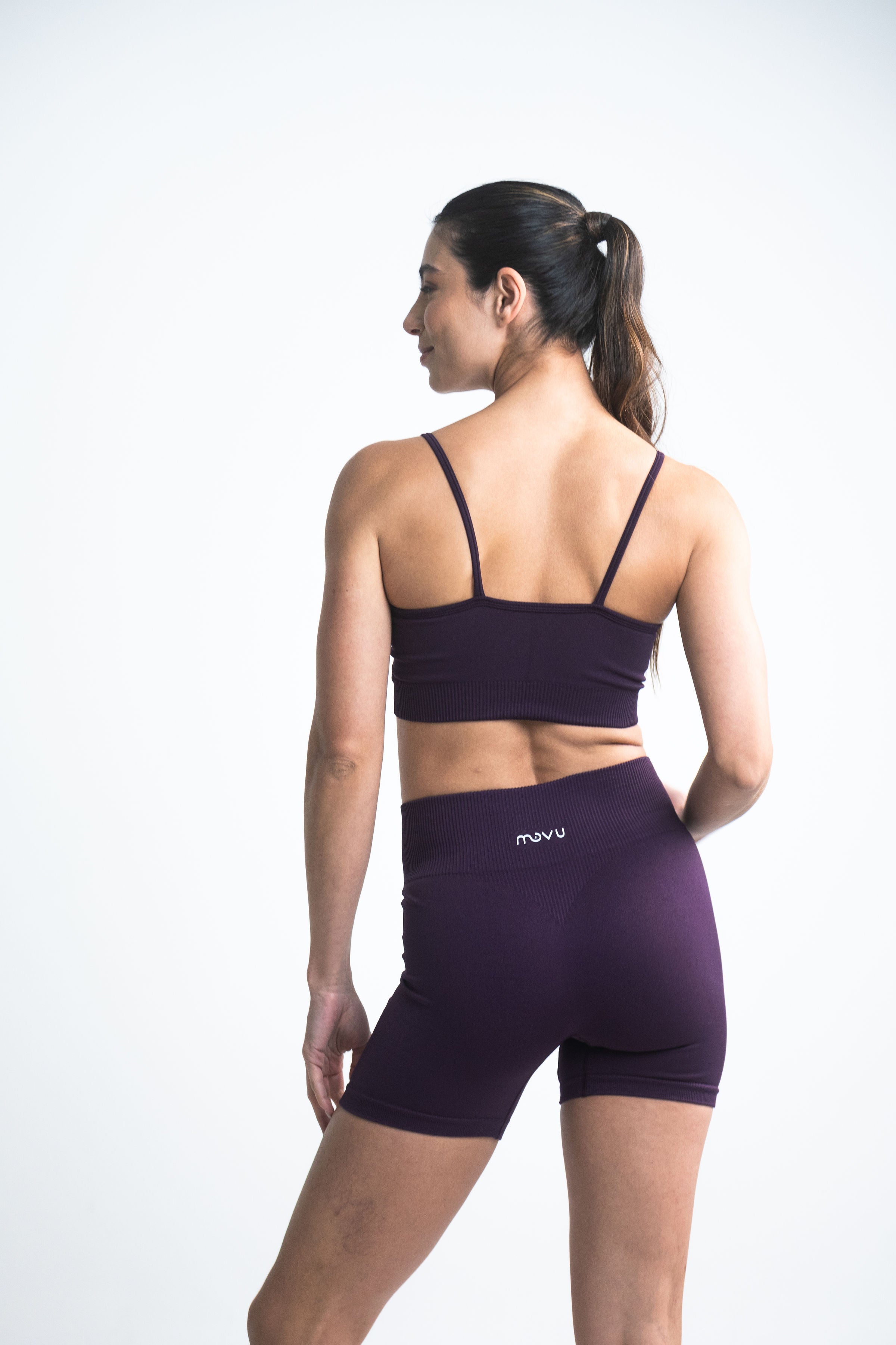 crop top deportivo sin mangas para mujer de tela seamless en color morado