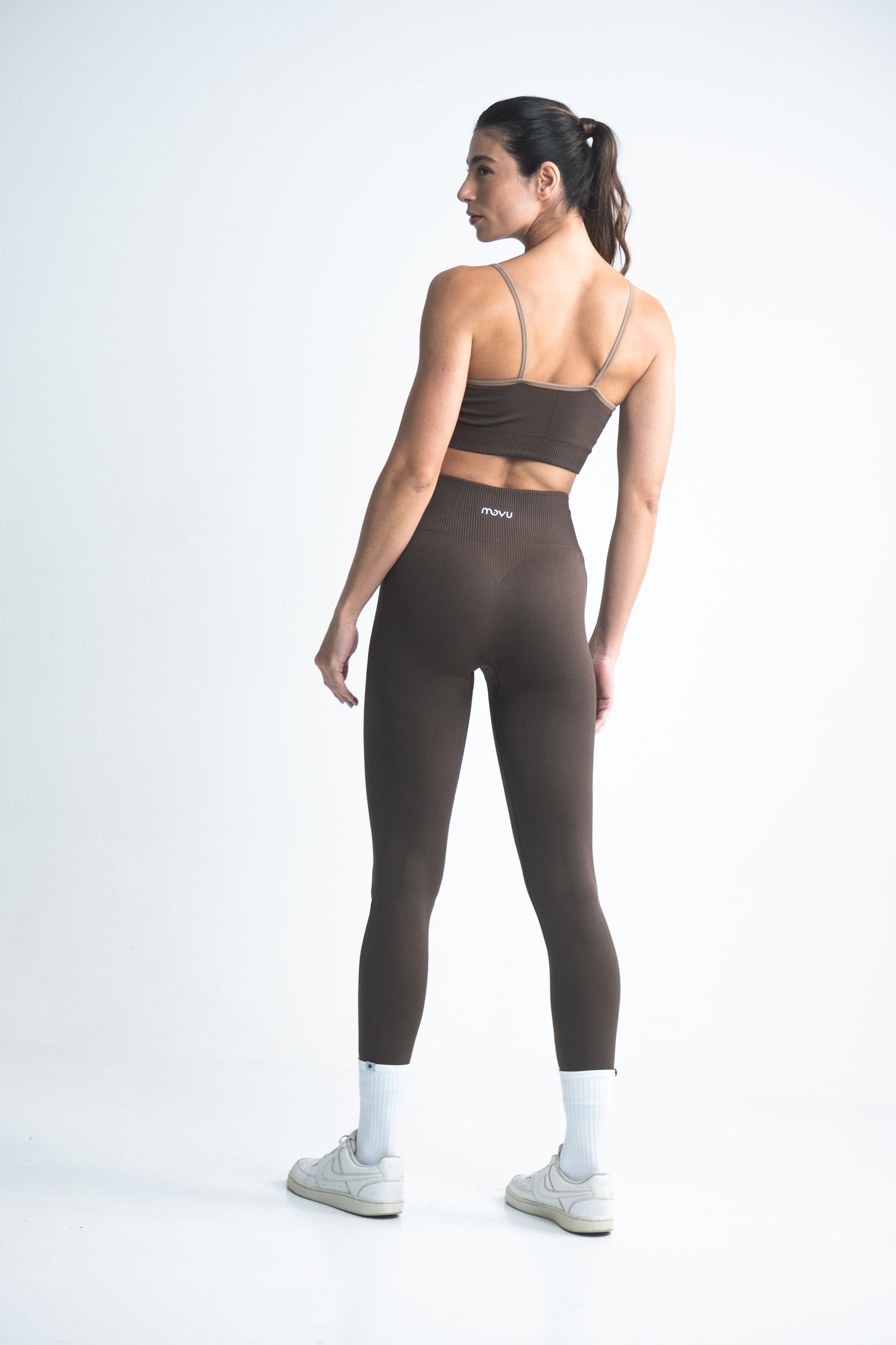 leggins deportivos tiro alto color café