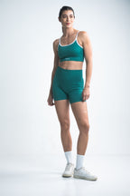 Short deportivo de tiro alto para mujer de tela seamless en color verde