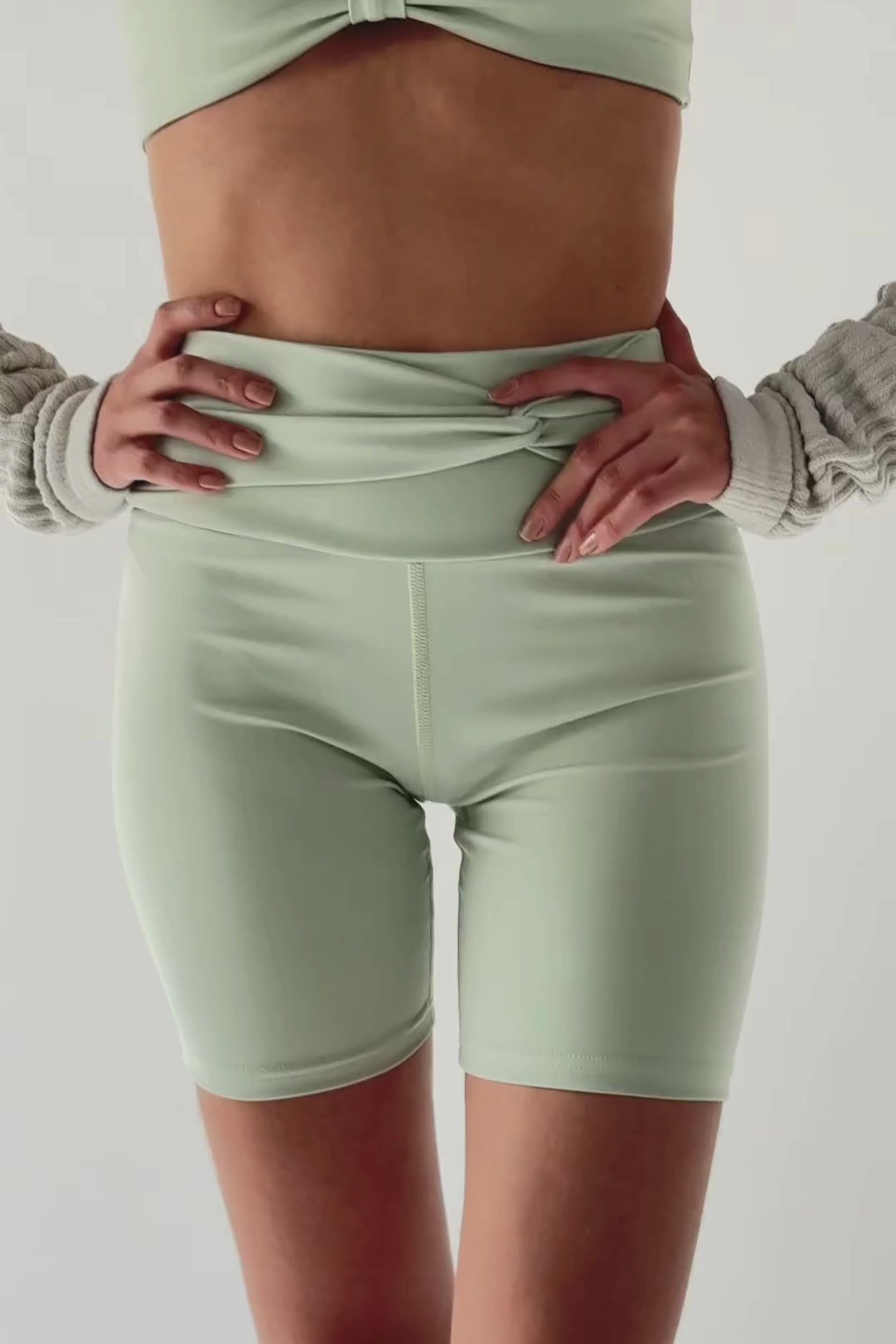 Vitamin C-ute Short Salvia